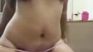 Desi gi pleasuring herself 