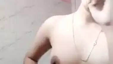 Desi Cute Girl Full Nude Bath Video For Lover