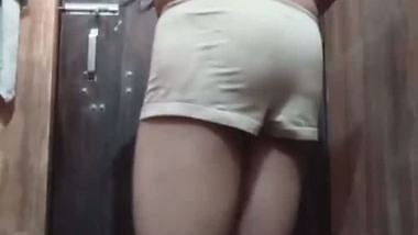 A young girl’s stripping MMS for her lover