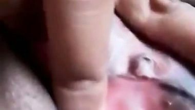 A desi nude Indian girl exposes her naked body in MMS