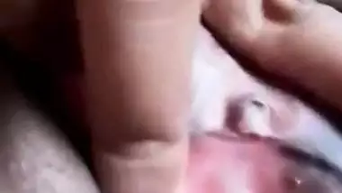 A desi nude Indian girl exposes her naked body in MMS