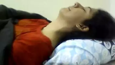 Indian girl having orgasm. Nice expression. (Non nude)