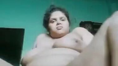 Unsatisfied big boobs aunty nude viral clip