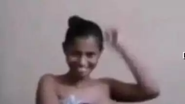 Cute Lankan Girl Shows Her Boobs