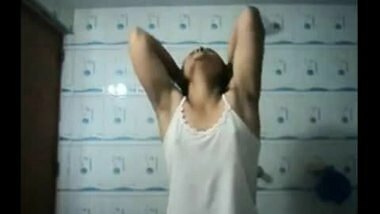 Bangladeshi college girl exposed by lover during bath