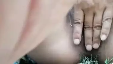 Desi girl pussy fingering