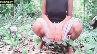 Sri Lankan In Girl Forest Sex දර කඩන්න කැලේ ගිහින් වාඩි වෙලා චූ දානවා