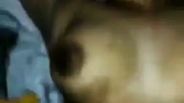 A guy drills his GF’s pussy for the first time in Bangladeshi sex