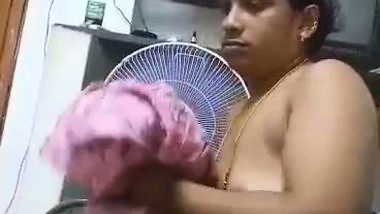 Vadina strips and sucks Maridi’s dick in Telugu xxx