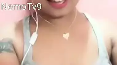 Bong Girl, Cute Video Call Recorded, She is hot and Cute