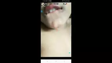 Desi girl live sex video to stimulate your sex nerves