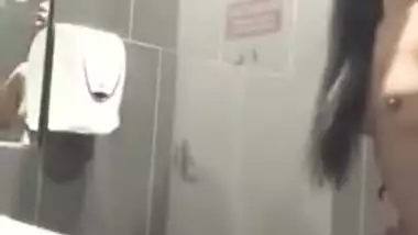 Super sexy teen sex with her lover in the bathroom