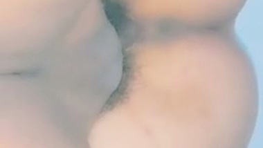 She is alone and horny so i cum quick