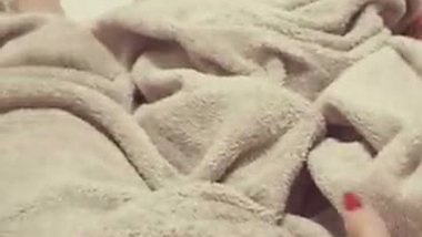 Siririca sacana na bucetona delicinha gulosa