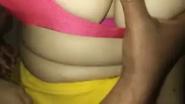 Desi wife big and cute boobs pressing