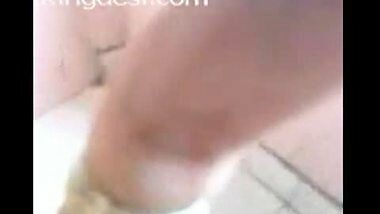 Teen Bengali babe’s round and big boobs