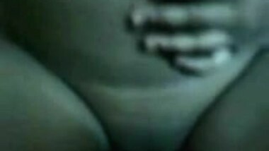 Desi Bhabi Moaning NaNa Na Na!! 