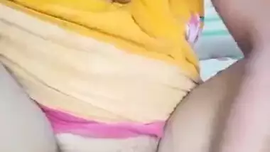 Unsatisfied village bhabi pussy fingering