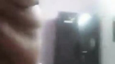 mature aunty showing herself