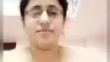 Desi aunty show boob video call