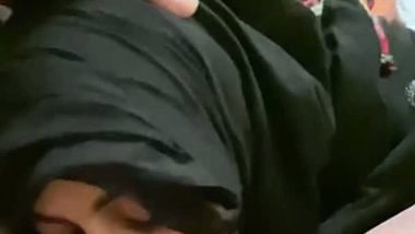 Slut hijabi girl sucks a dick for money in Bangladeshi sex