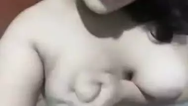 Indian girl exposes her XXX tits to receive some tips from fans