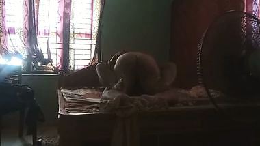 Horny husband drills his wife’s pussy in desi sex video