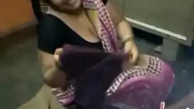 Hot Aunty Cleavage