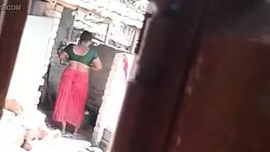 Sexy Village Aunty Bathing Video Caught On Hidden Cam