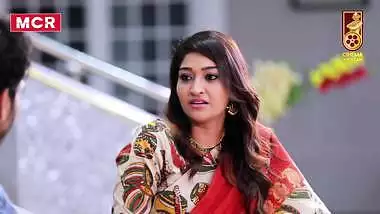 Tamil Serial MILF Neelima Rani Super Hot Milky Navel Show in Saree