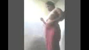 Fsiblog – Hot bhabi bath scene capture by devar MMS