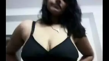Sexy Nagpur Bhabhi Goes Nude Gives Blowjob