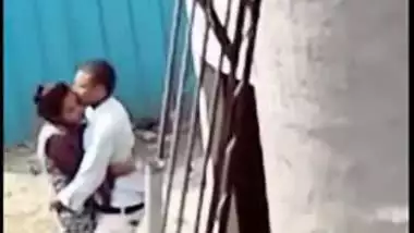 Indian lovers caught making out outdoor in backyard in Desi mms video