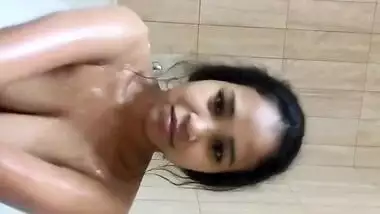 Desi exposes XXX boobs and creams them taking sex bath on inverted camera