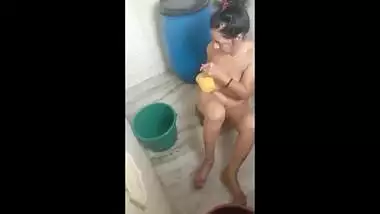 indian aunty bathing