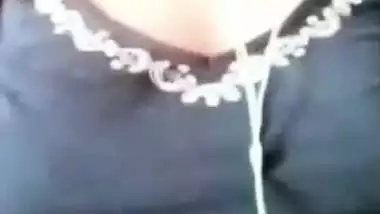 Bangladeshi girl Sadia pressing long and big boobs