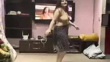 Pk sexy bhabi nude dance
