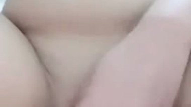 Sexy Dhaka babe records her masturbation MMS