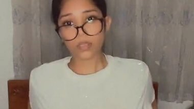 Hot Desi Girl Showing Herself Many Clips Part 3