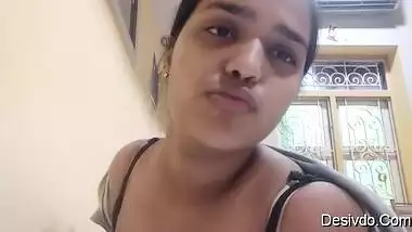 Hot Sexy Indian Girl Boob pressing Selfie