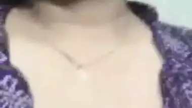 Desi girl sucking her own boobs