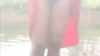 Desi Aunty Bathing in Pond and Fucking with Lover