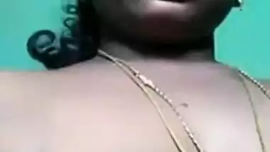 Older Bangla big booty aunty showcasing her muff on livecam