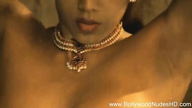 Bollywood babe Seeks The Erotic Life