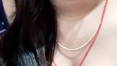 naturally busty Indian young women