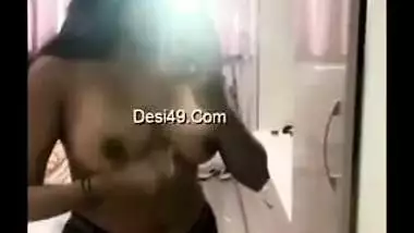 Desi slut squeezes her XXX tits with dark nipples filming on phone camera
