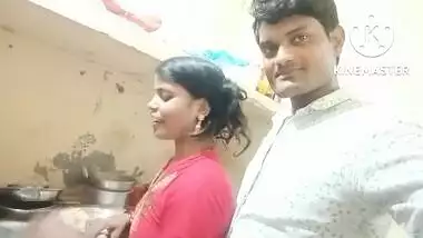 Innocent bhabhi boobs pressed & grabbed nicely in roti making vlog