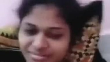 Desi Girl Shows Her Boobs on VC