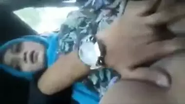 Desi teacher Bhabhi pussy fingering in car by bf moaning