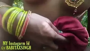 Pissing Outdoor Show Beautiful Tight Indian Pussy Clear Voice